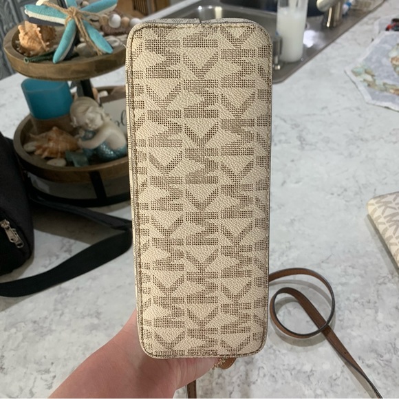 Michael Kors White Crossbody bag and wallet - Picture 8 of 16